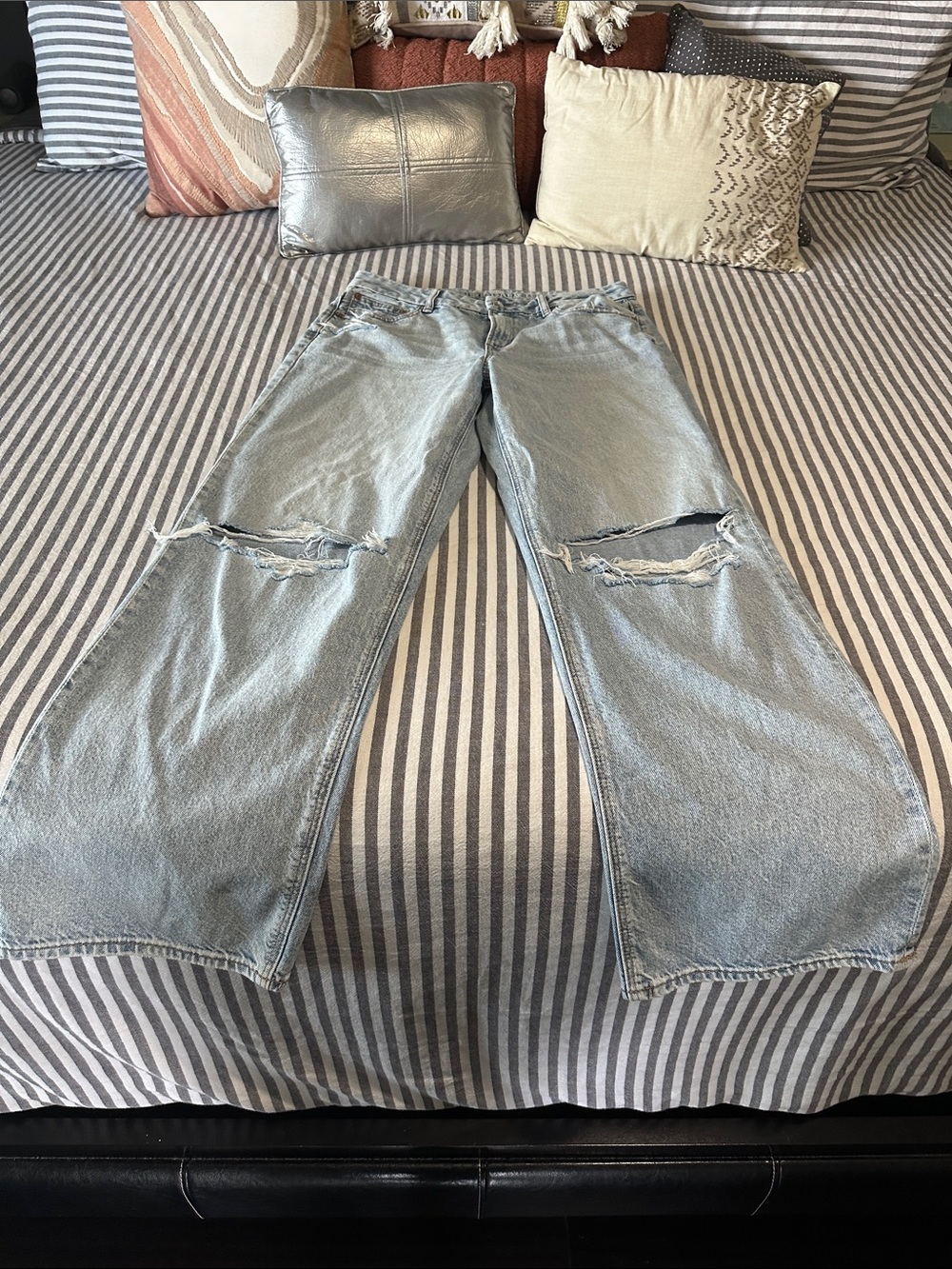 Light Wash Ripped women’s  Jeans - Casual